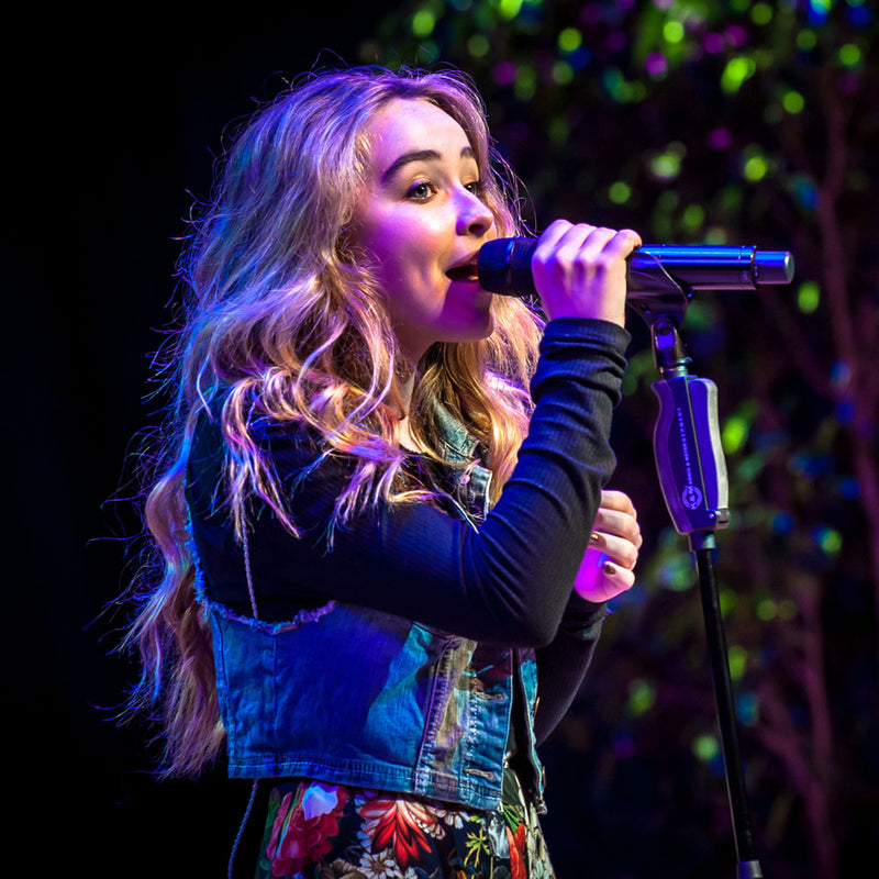 Sabrina Carpenter singing as Disney Junior 